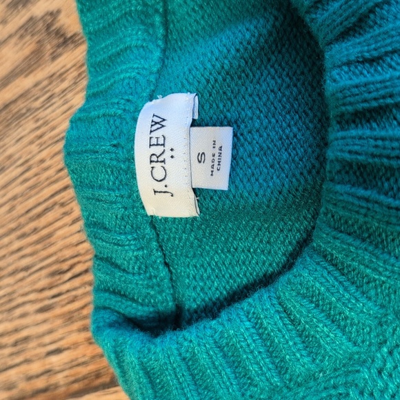 J.Crew Lambswool Sweater in a Gorgeous St Patrick's Day Kelly Green 💚 - Picture 2 of 4